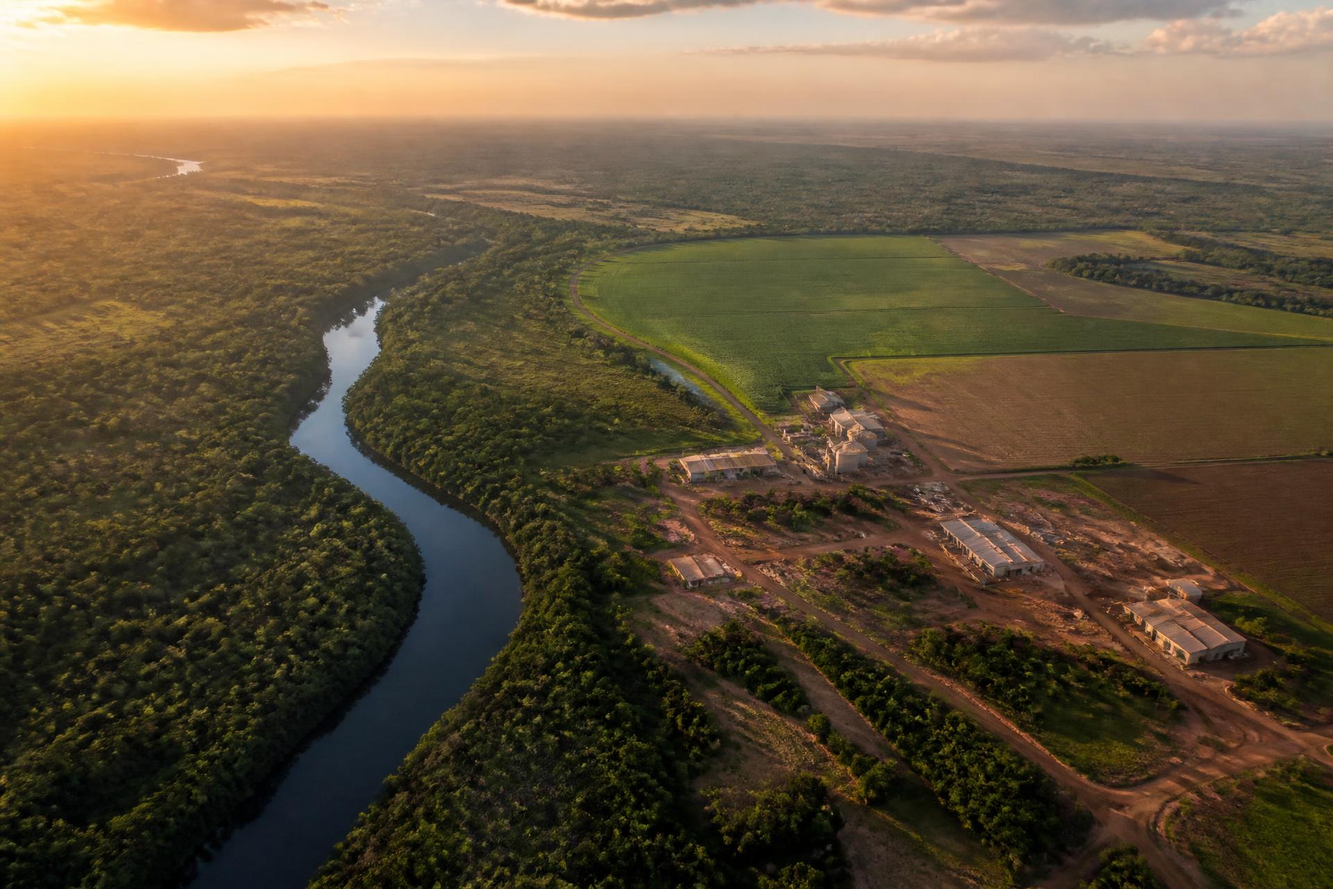 Vista aérea de área rural preservada no cerrado de Mato Grosso